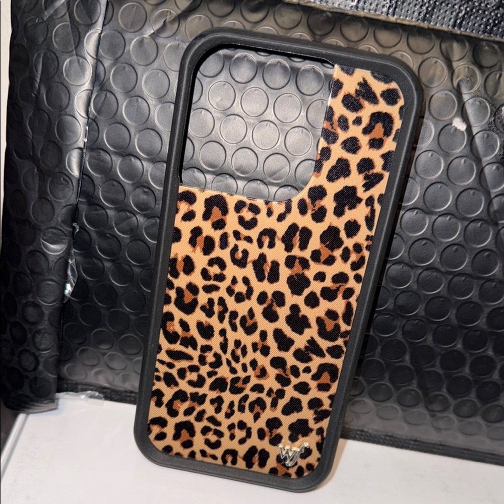 Cheetah brown Print IPHONE 15 PRO wildflower case